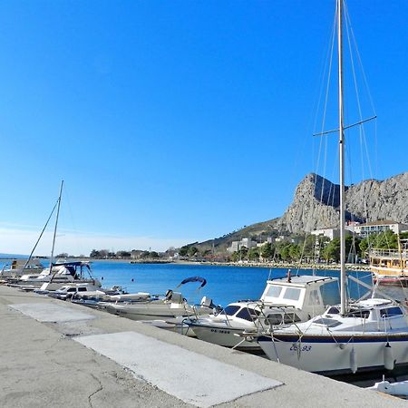 Apartment Antonela Omiš Buitenkant foto