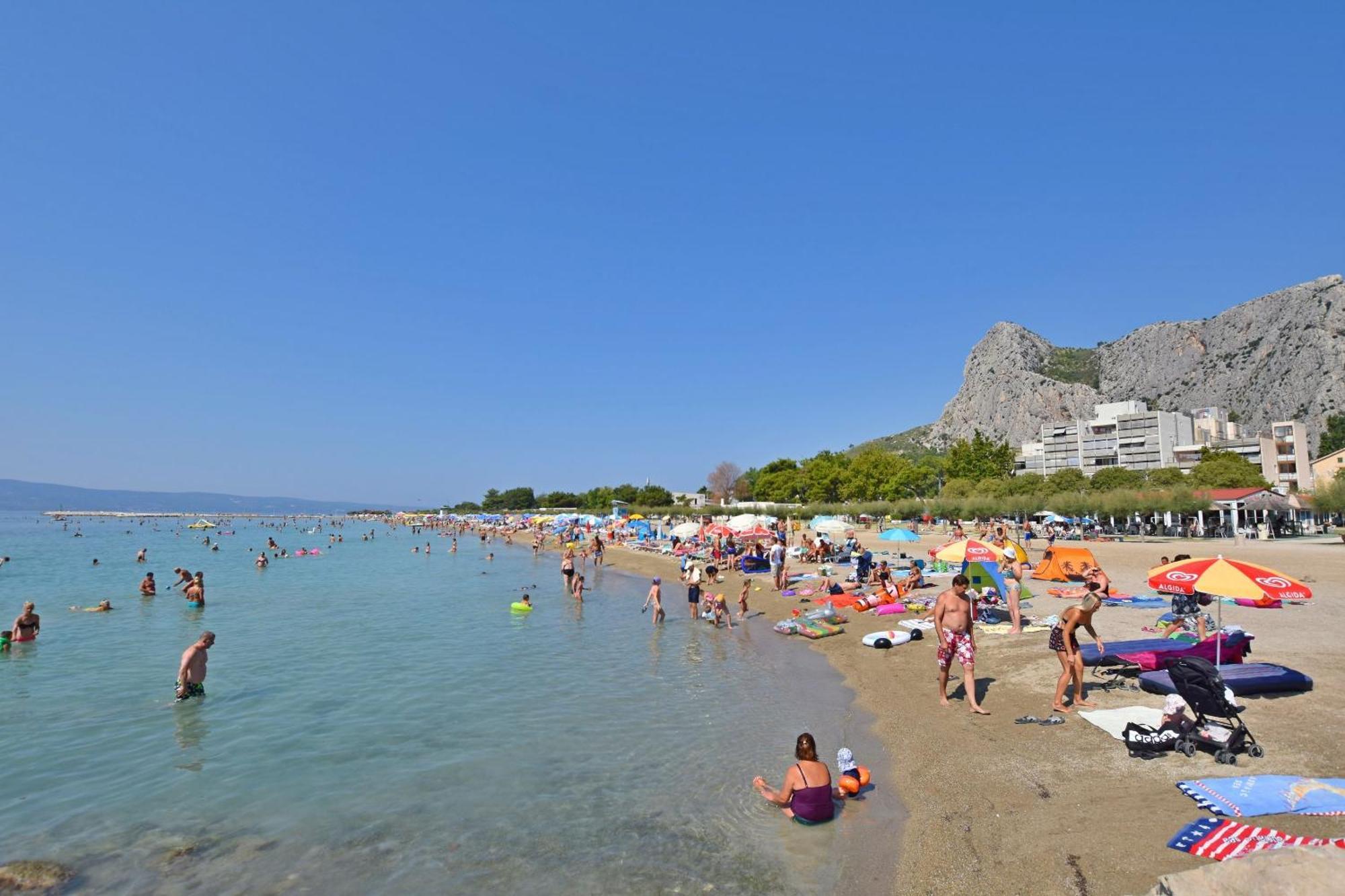 Apartment Antonela Omiš Buitenkant foto