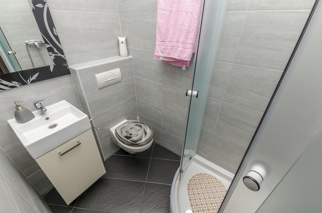 Apartment Antonela Omiš Buitenkant foto